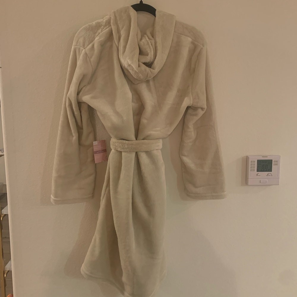 NWT Summer & Rose Robe - Picture 6 of 8
